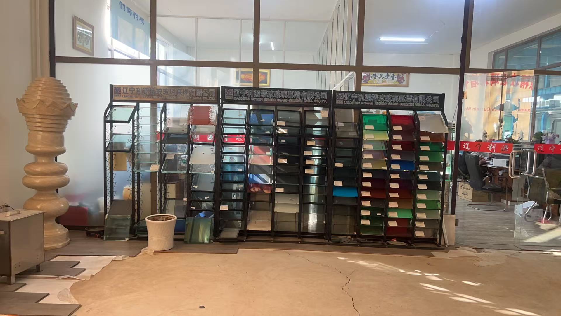 眉山市工程玻璃批量采购钢化玻璃 - 价格